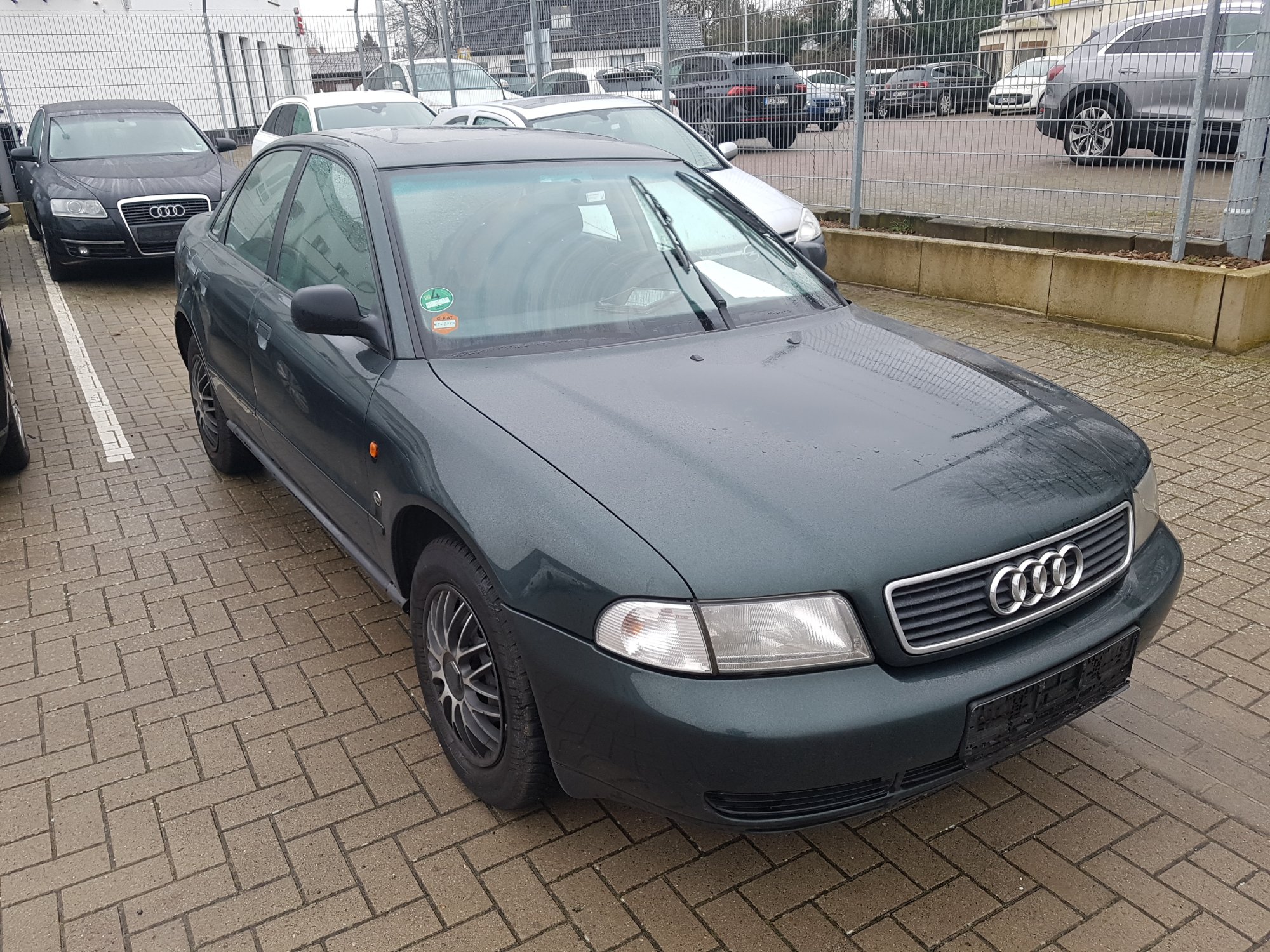 Audi A4 1.6 - Benzine - Manual - 199 578 km