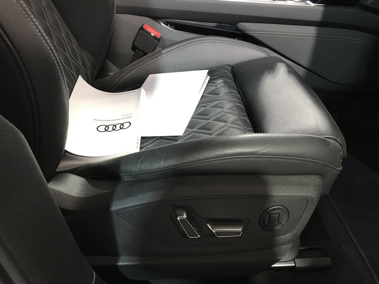 Audi E-Tron - - Electric - Automatic - 22 272 km