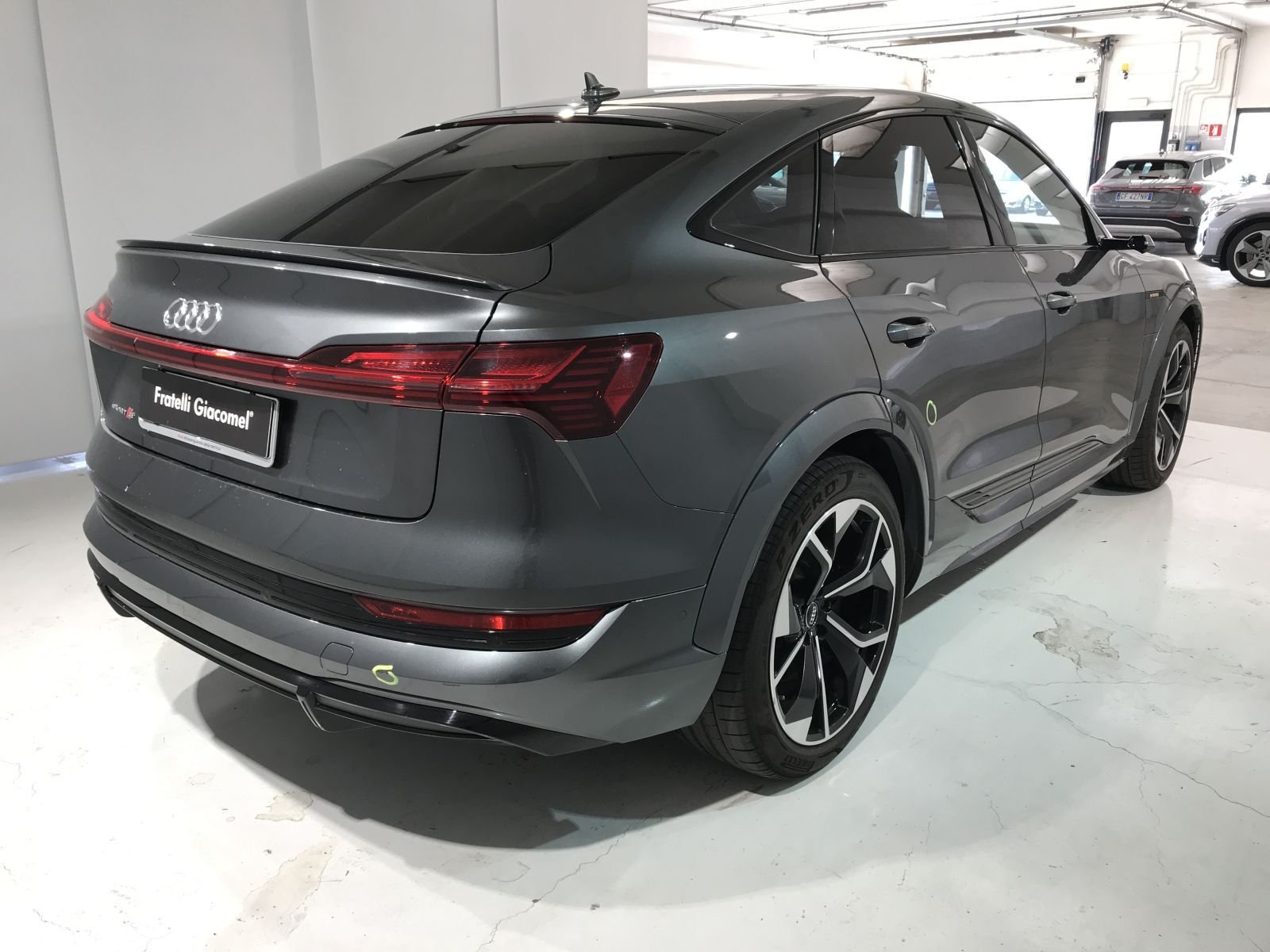 Audi E-Tron - - Electric - Automatic - 22 272 km