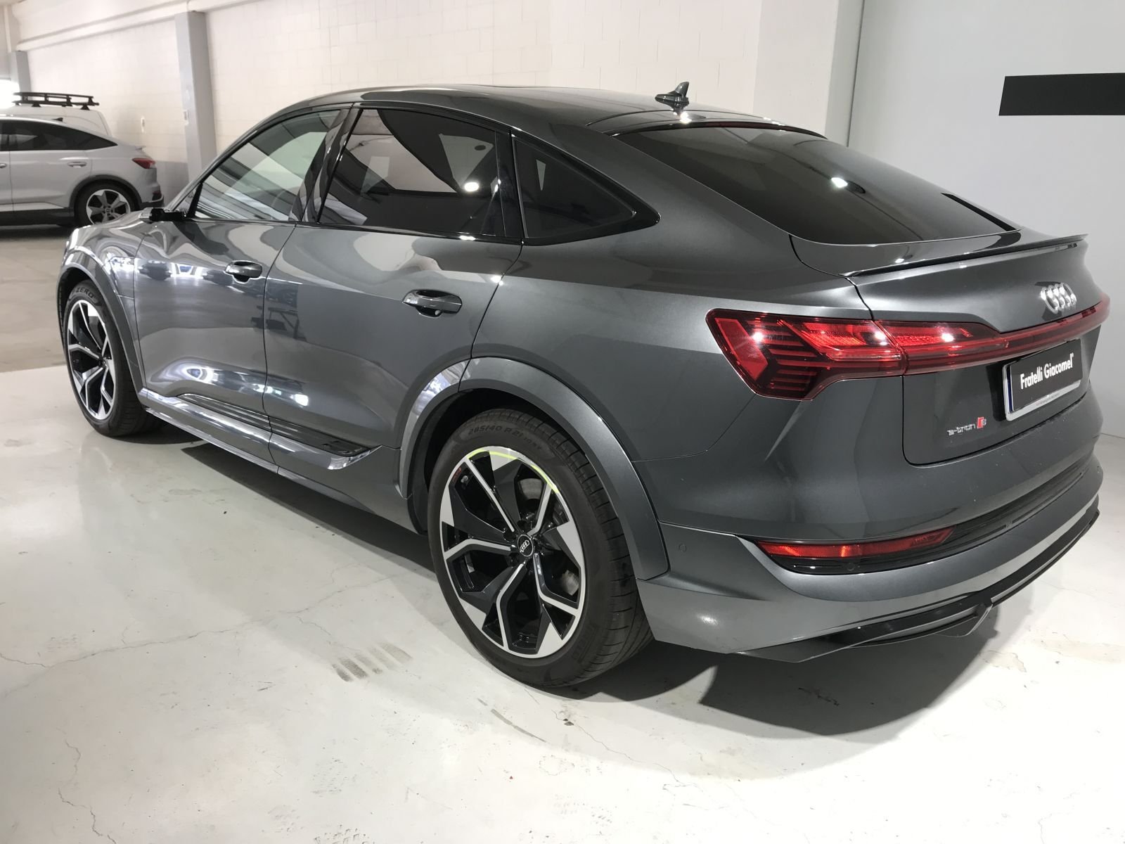 Audi E-Tron - - Electric - Automatic - 22 272 km