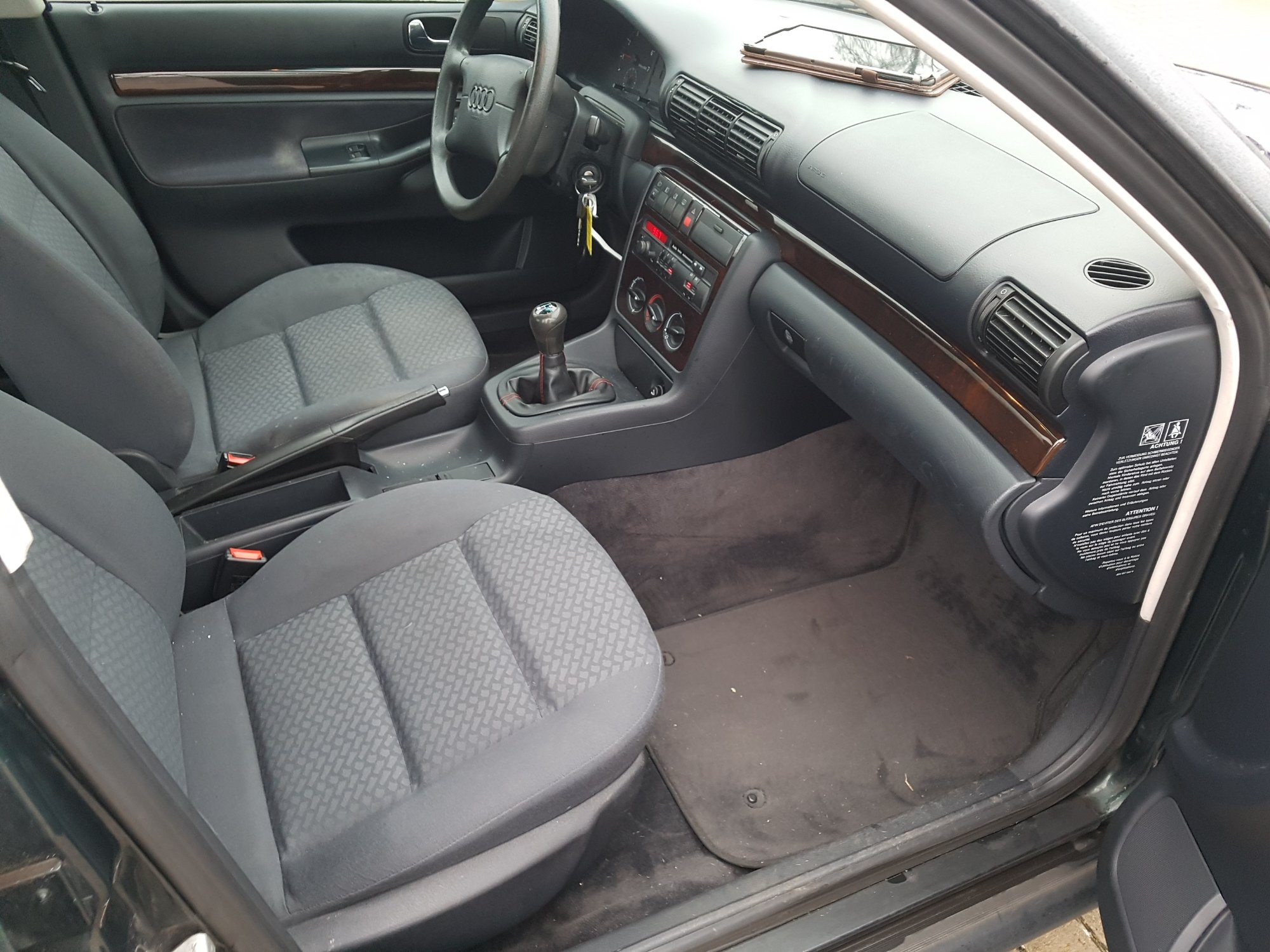 Audi A4 1.6 - Benzine - Manual - 199 578 km