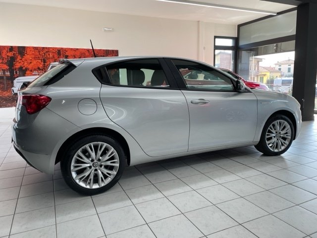 Alfa romeo Giulietta 1.6 JTDm - Diesel - Manual - 184 655 km