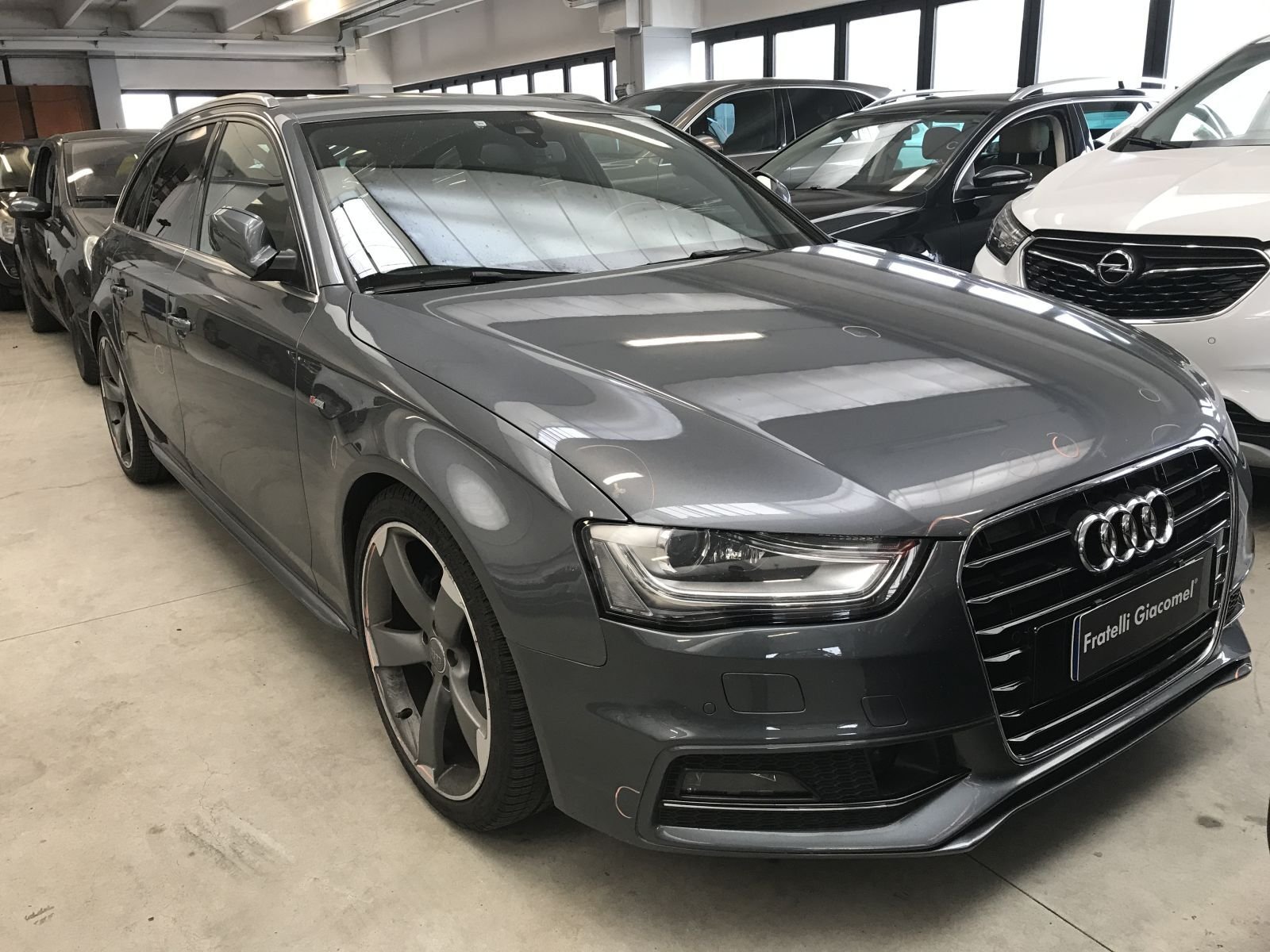 Audi A4 2.0 TDI - Diesel - Automatic - 225 282 km