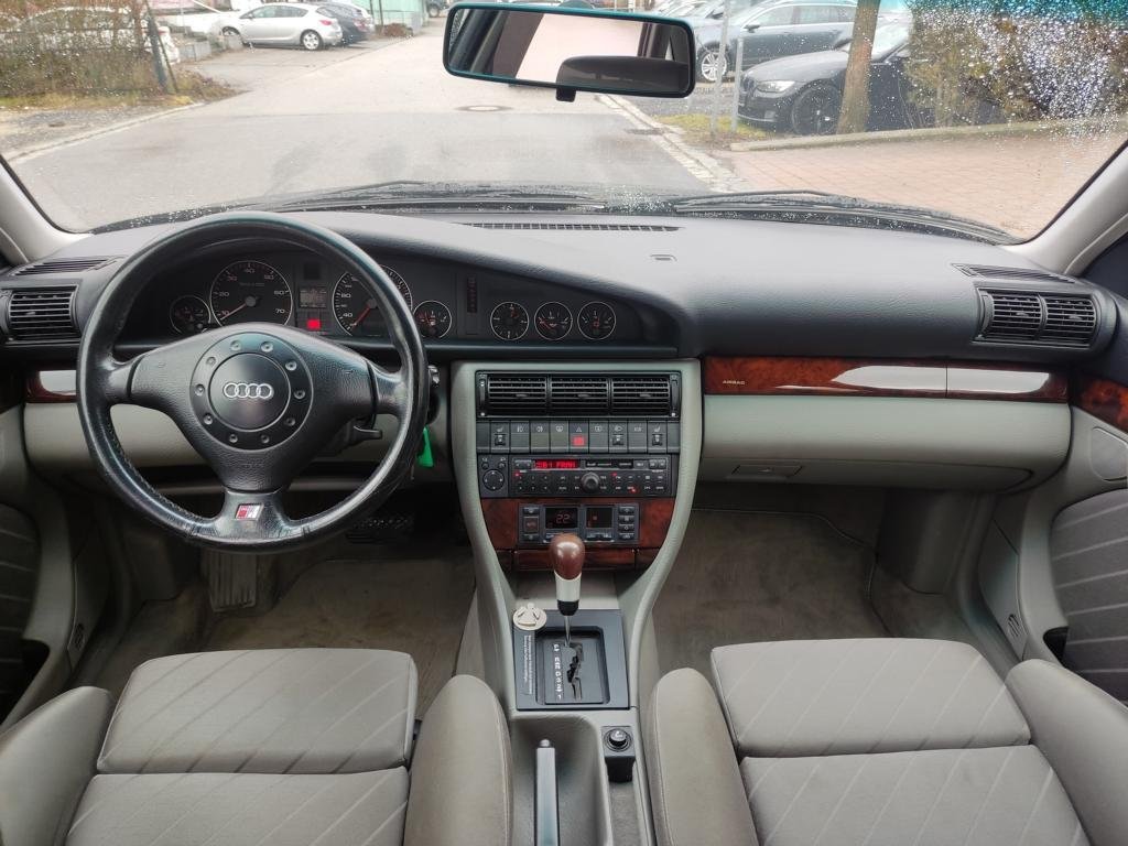 Audi A6 2.6 - Benzine - Automatic - 195 250 km