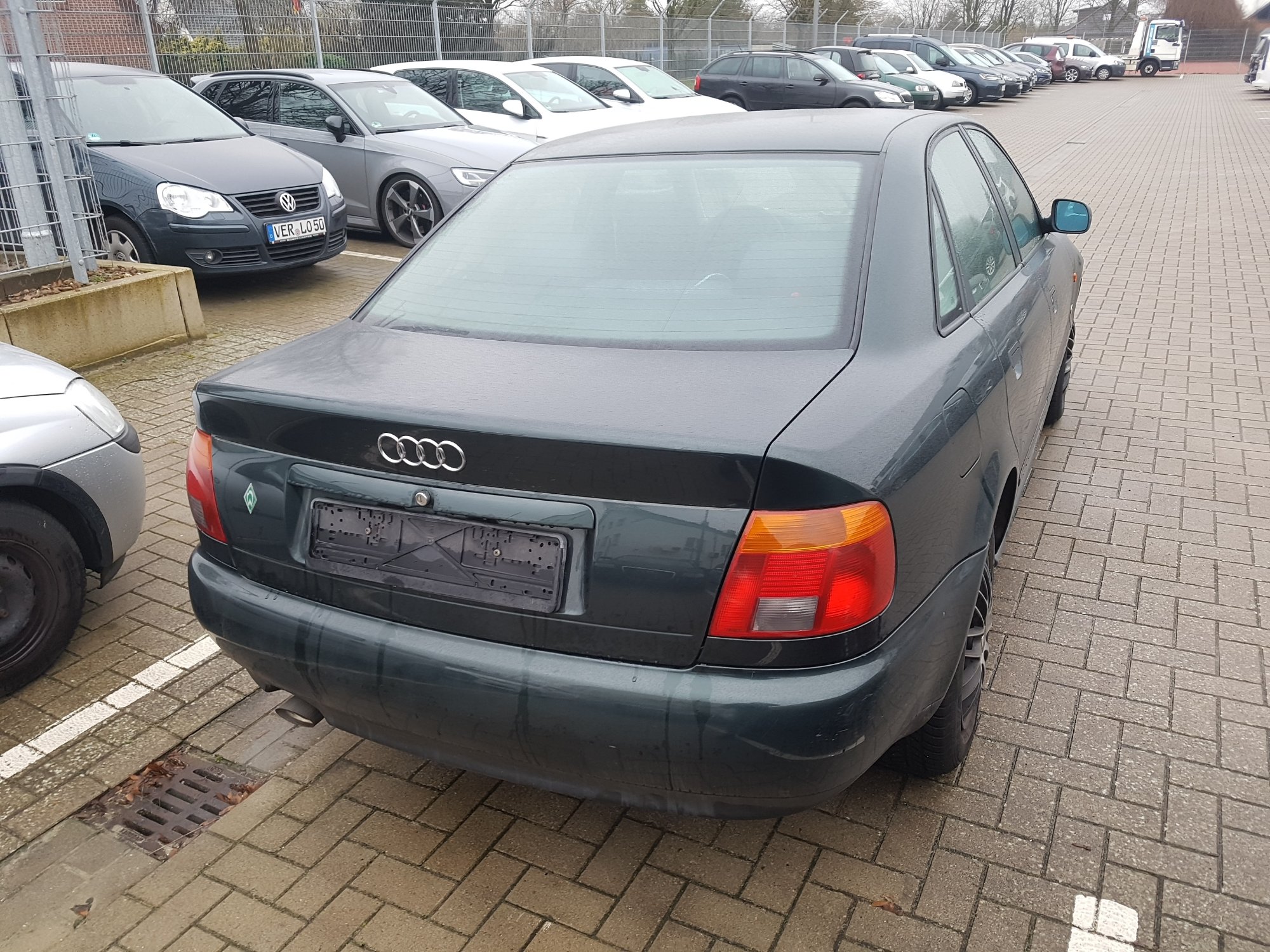 Audi A4 1.6 - Benzine - Manual - 199 578 km