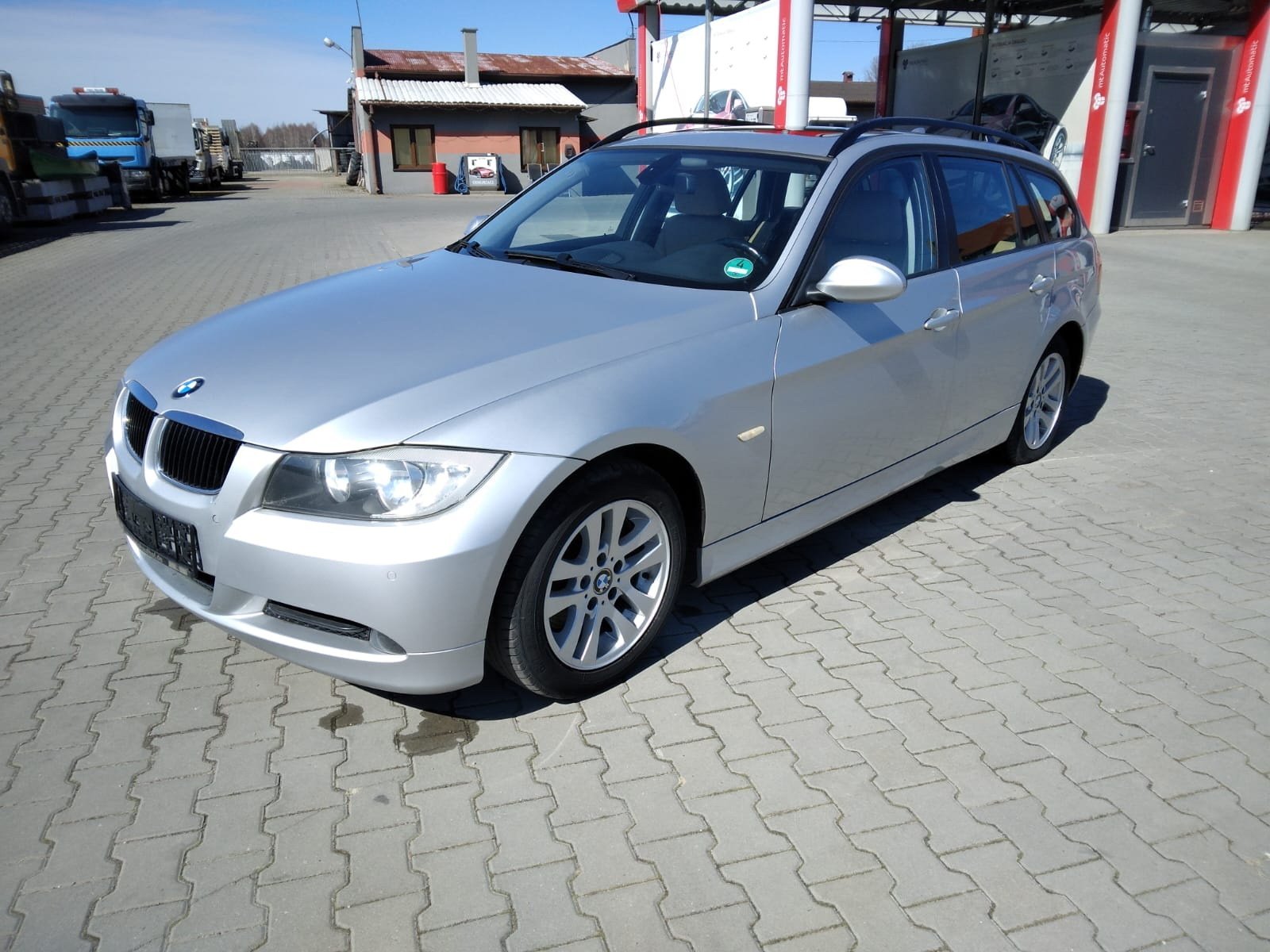 Bmw 3 Series 320i - Benzine - Manual - 187 000 km