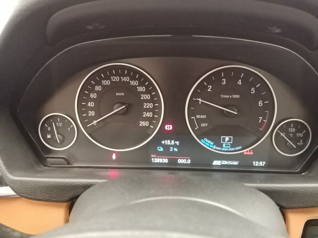 Bmw 3 Series 330e - Benzine - Automatic - 138 936 km