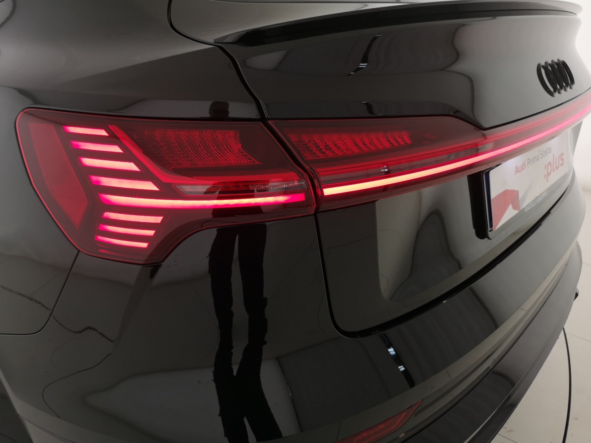 Audi E-Tron - - Electric - Automatic - 22 185 km