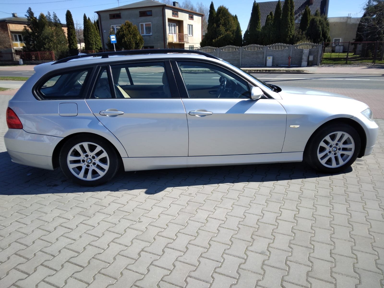 Bmw 3 Series 320i - Benzine - Manual - 187 000 km