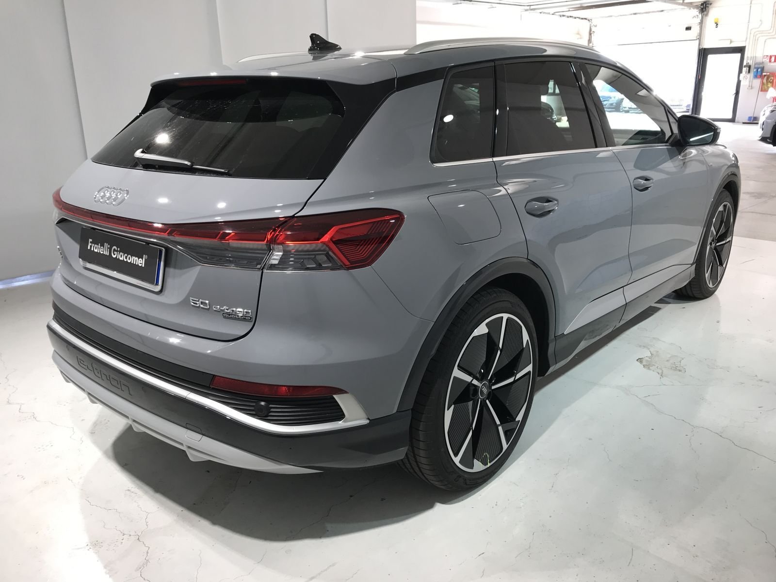 Audi Q4 E-tron - - Electric - Automatic - 10 928 km