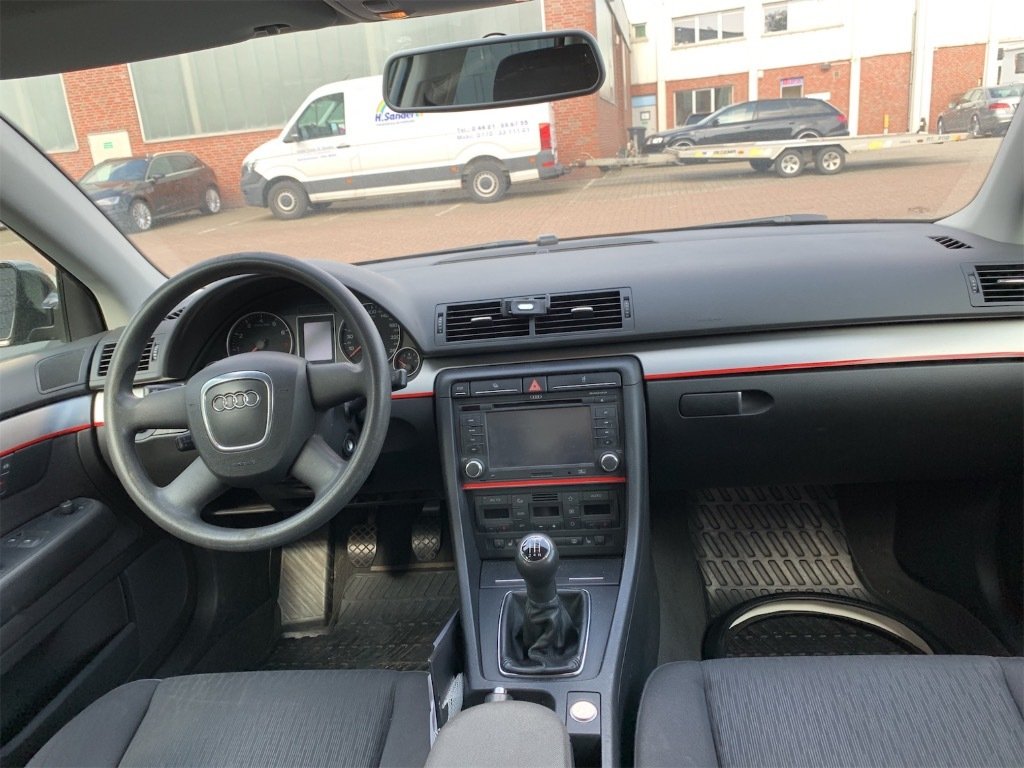 Audi A4 1.6 - Benzine - Manual - 218 179 km