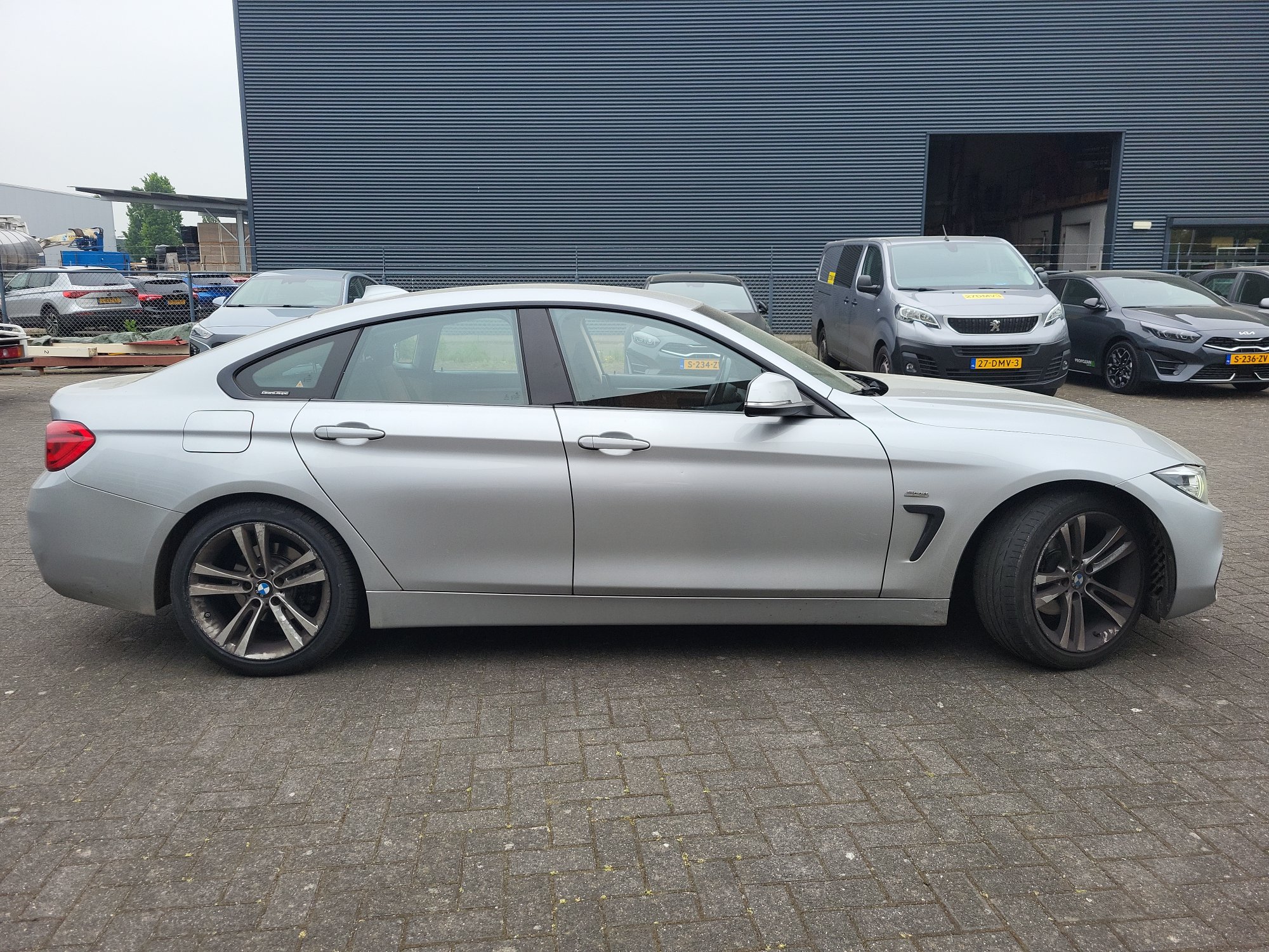 Bmw 4 Series 418i - Benzine - Automatic - 151 072 km