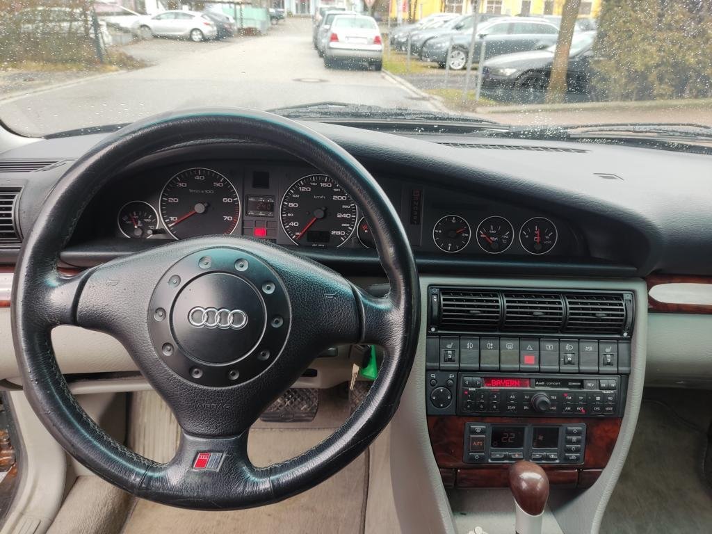 Audi A6 2.6 - Benzine - Automatic - 195 250 km