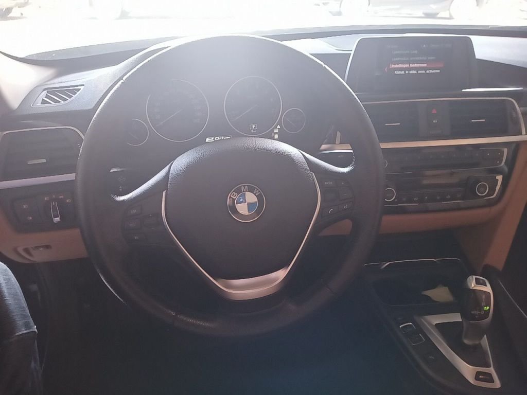 Bmw 3 Series 330e - Benzine - Automatic - 138 936 km