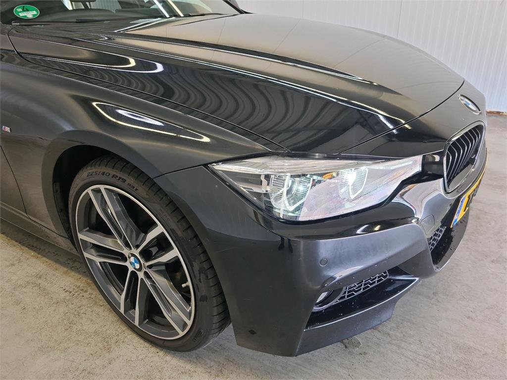 Bmw 3 Series 320 - Benzine - Automatic - 97 963 km