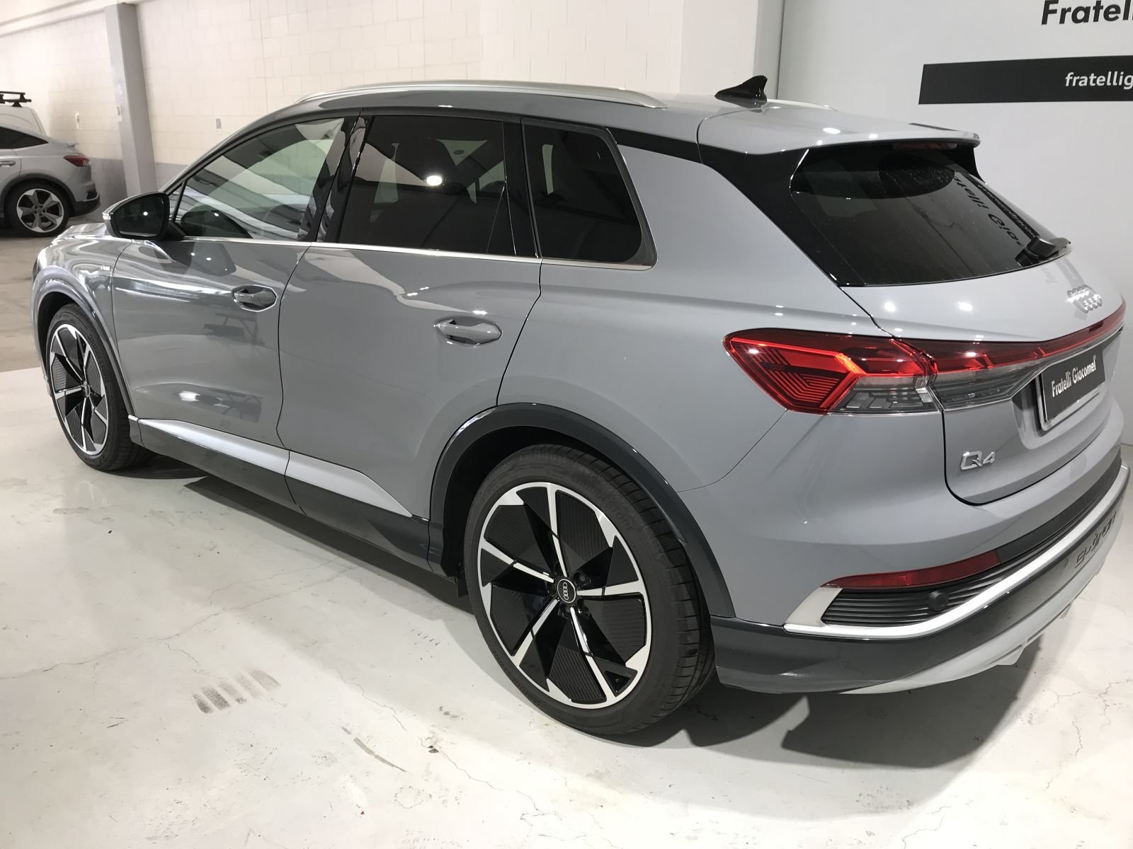 Audi Q4 E-tron - - Electric - Automatic - 10 928 km