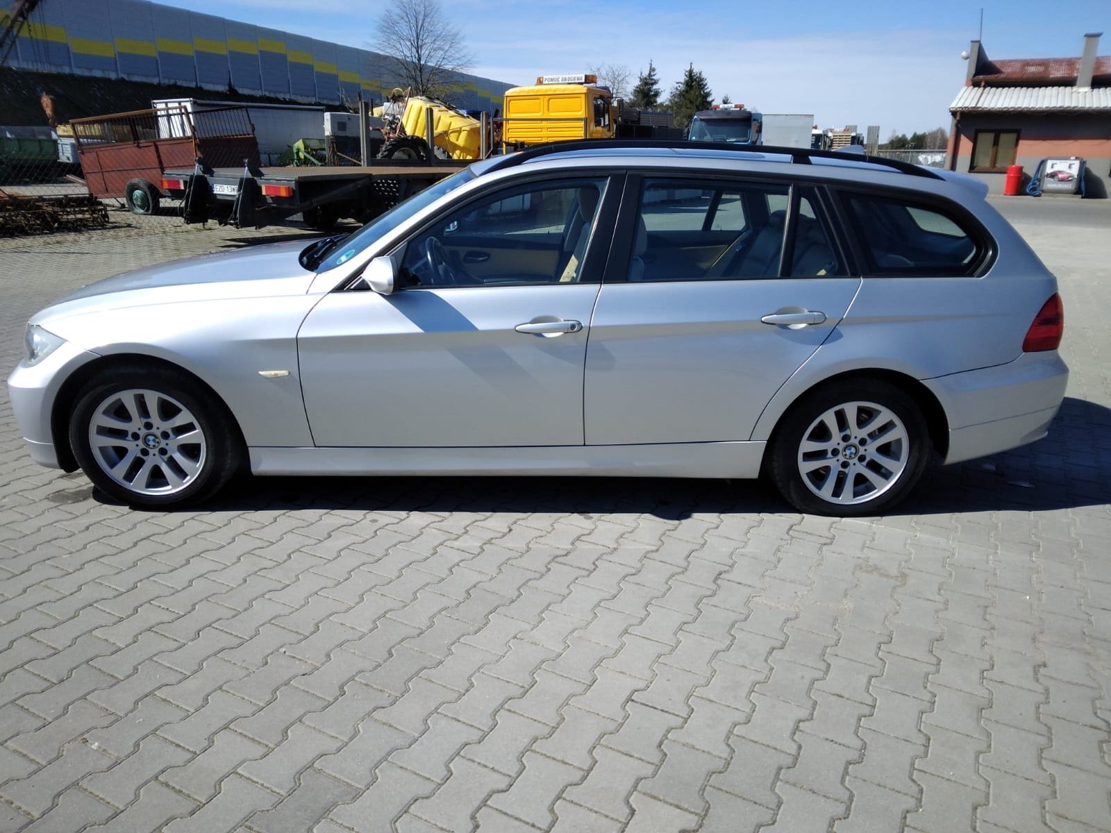 Bmw 3 Series 320i - Benzine - Manual - 187 000 km