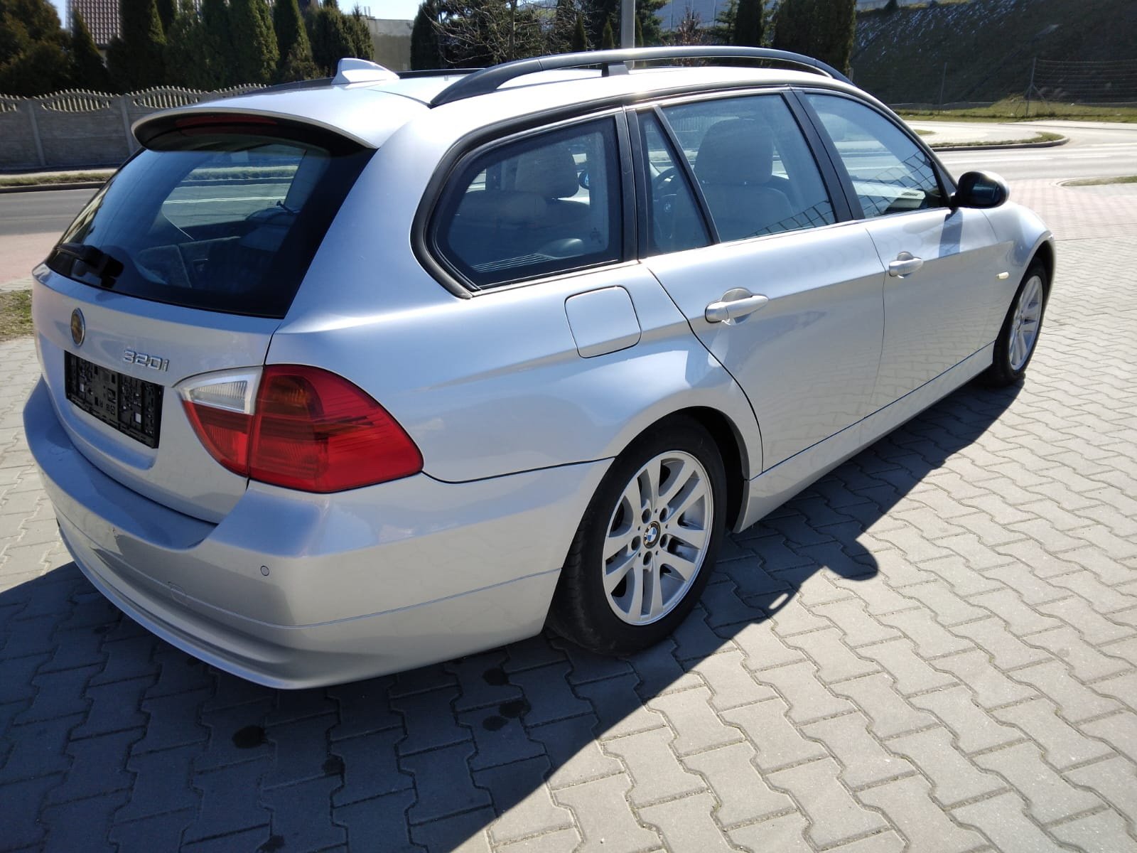 Bmw 3 Series 320i - Benzine - Manual - 187 000 km