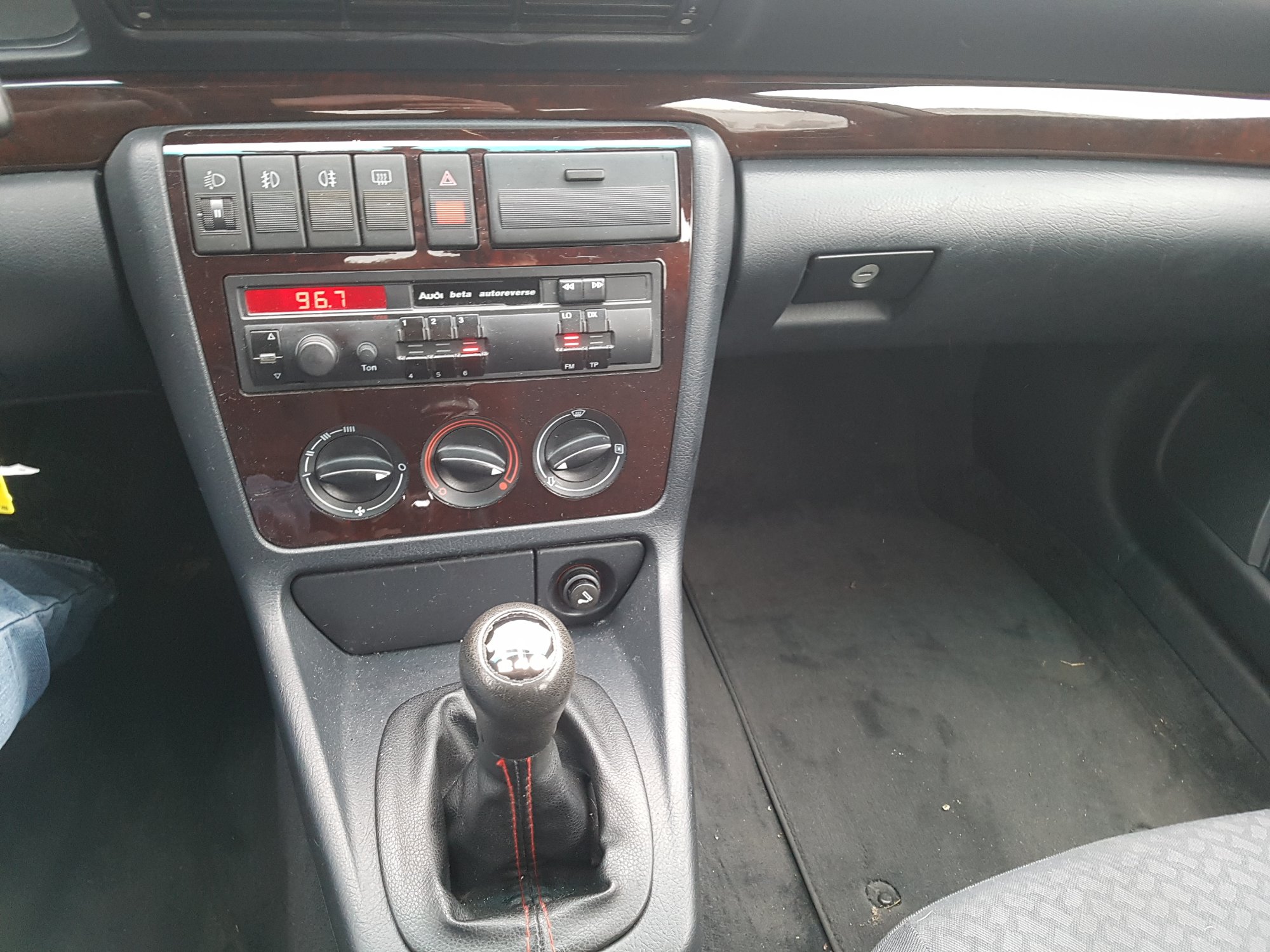 Audi A4 1.6 - Benzine - Manual - 199 578 km