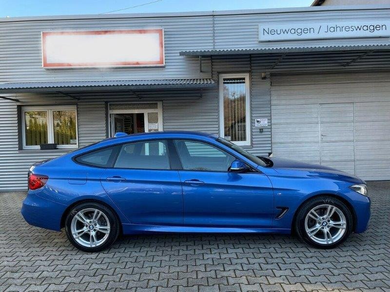 Bmw 3 Series 320i - Benzine - Automatic - 24 951 km