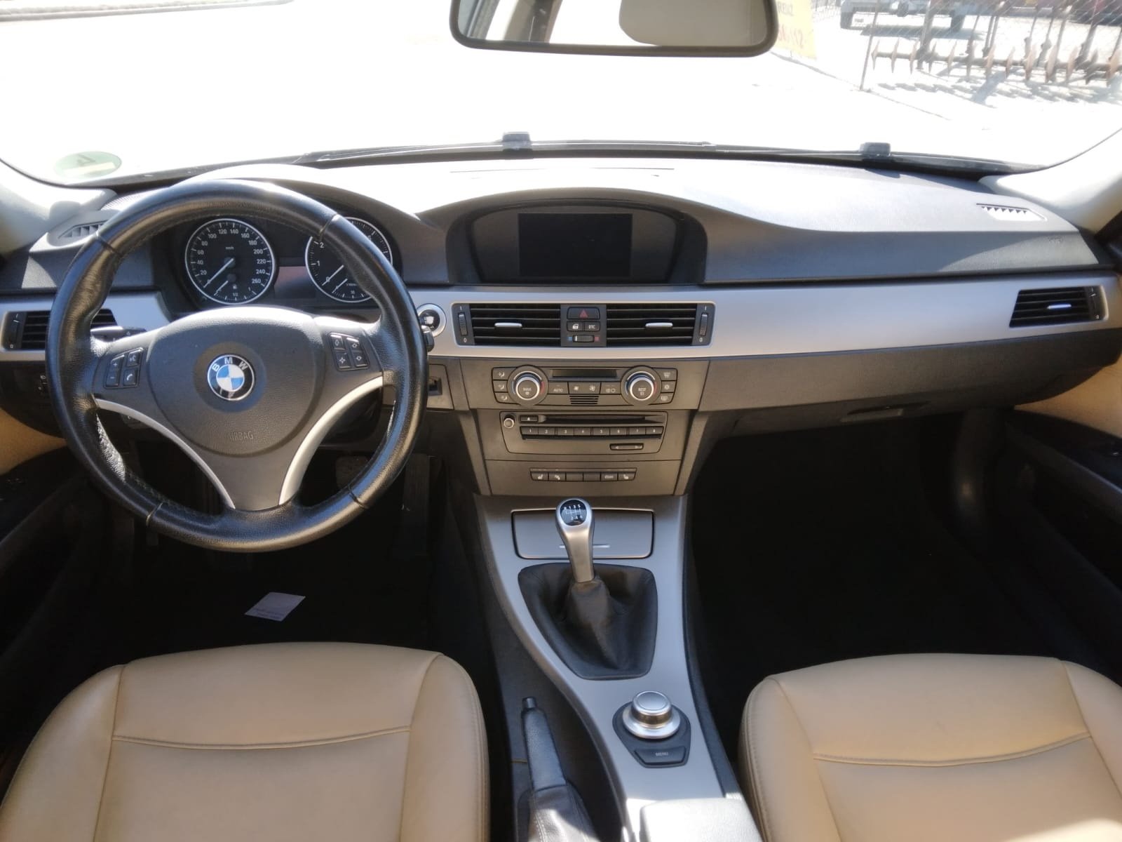 Bmw 3 Series 320i - Benzine - Manual - 187 000 km